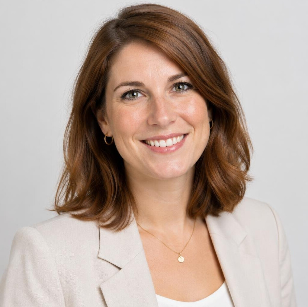 Portrait of a smiling woman with shoulder-length auburn hair